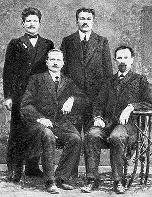 Братья Бриллиантовы (Иван, первый исследователь Ферапонтово, сидит слева) много сделали для русской культуры