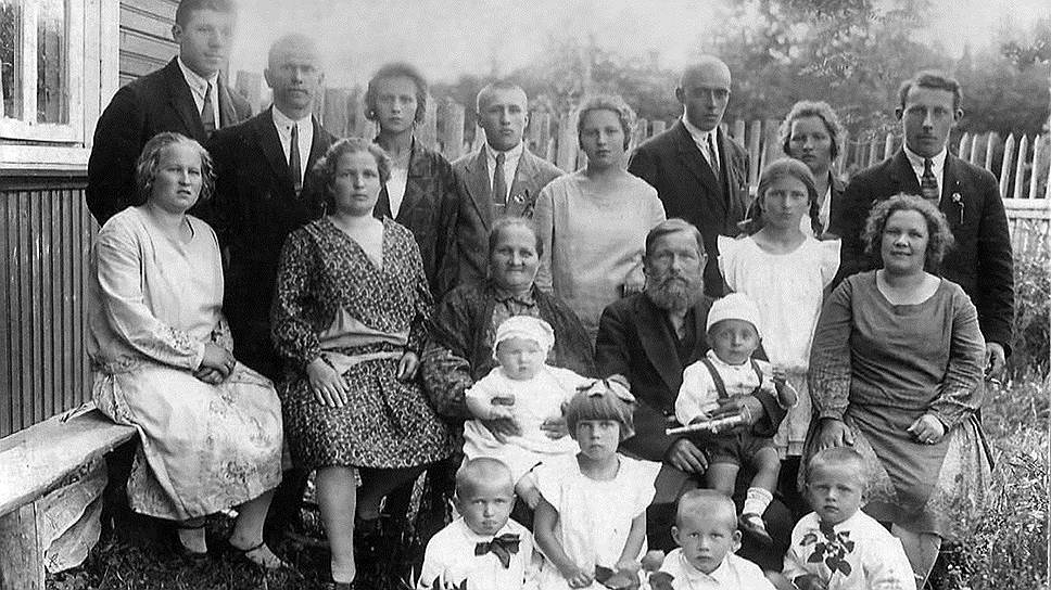 Семейное фото на даче Немковых, Сиверская, 1926 год