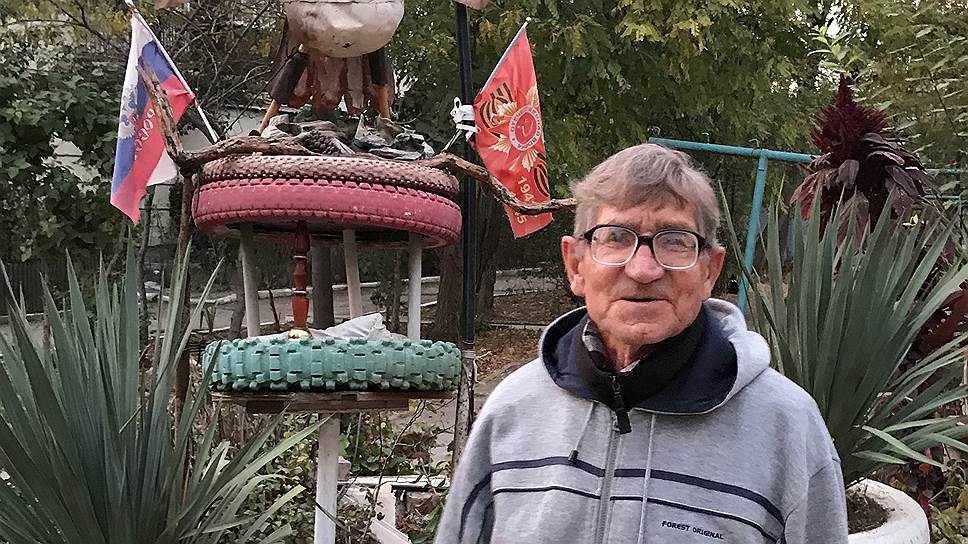 У пенсионера Павленко свой памятник — двуглавый орел из "пивных бутылей"