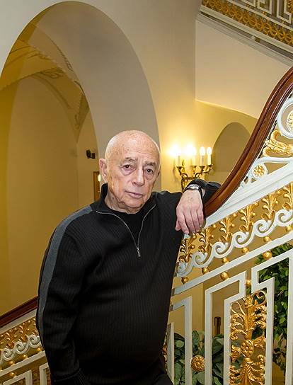 Александр Городницкий до сих пор обходится без стола — стихи, по его признанию, появляются на ходу