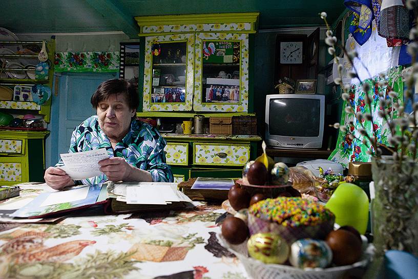 Главные хранители поморской культуры — женщины. Учительница на пенсии Александра Демьянчук, например, собирает и исполняет поморские песни