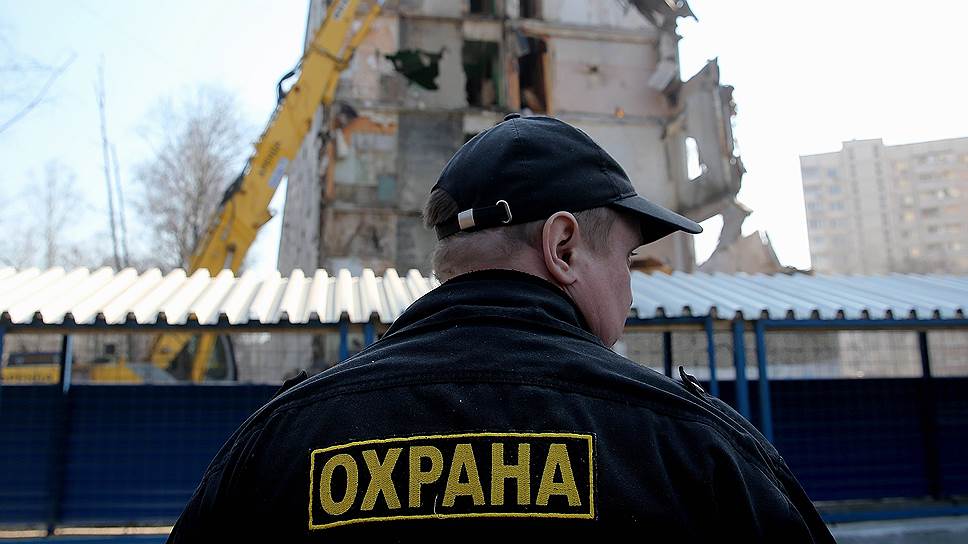 Профессия охранника в России – одна из самых массовых. Неудивительно, что охранник стал привычной частью городского пейзажа 