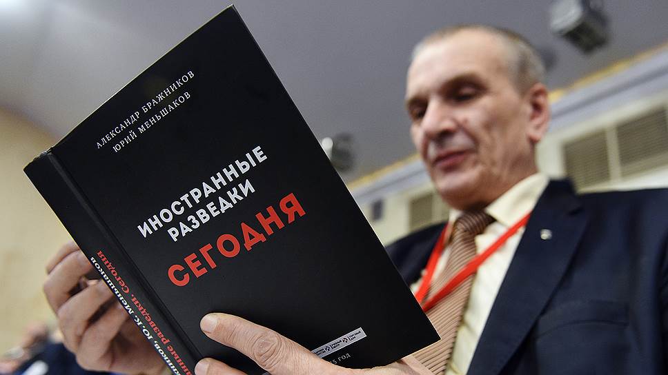 В первый день съезда делегаты обсуждали рабочие вопросы. На второй — собрались в главном зале Общественной палаты в торжественной обстановке: с пением национального гимна и вручением знамен самым достойным региональным ассоциациям 