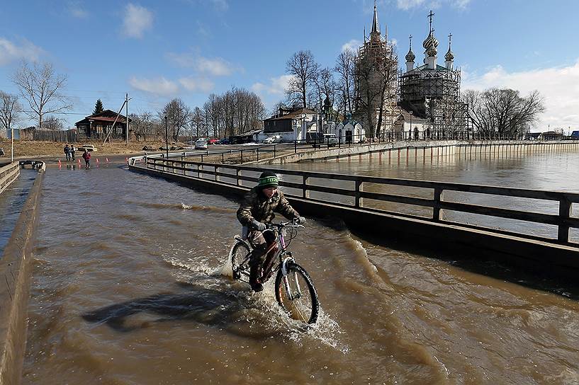 Всего из-за паводков под воду ушел 131 мост.