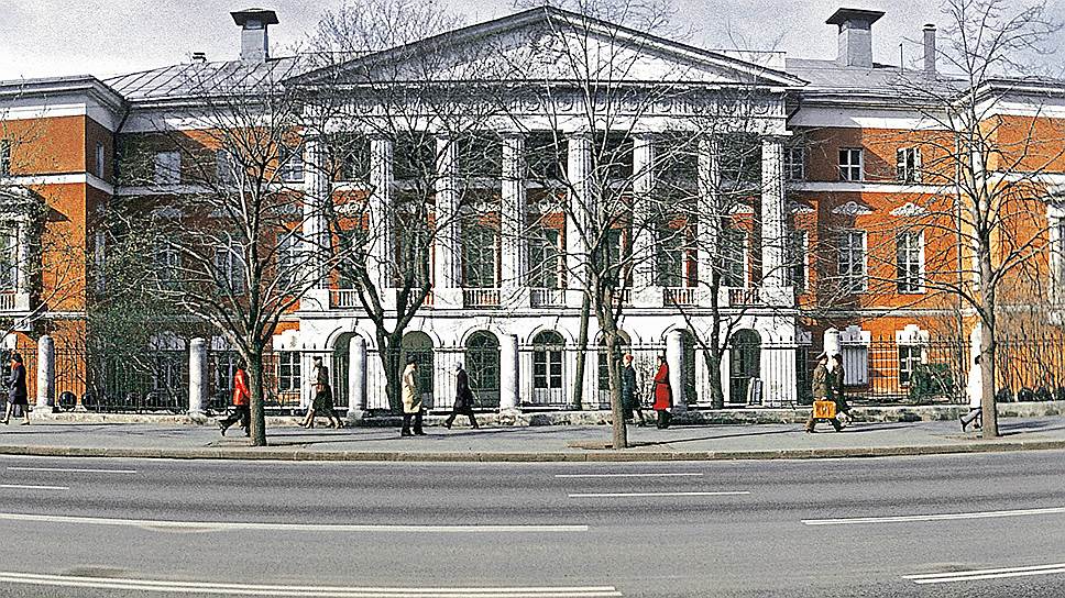 Здание, где заседал не менее известный московский Английский клуб, повидало немало знаменитостей, от Пушкина до князя Багратиона  