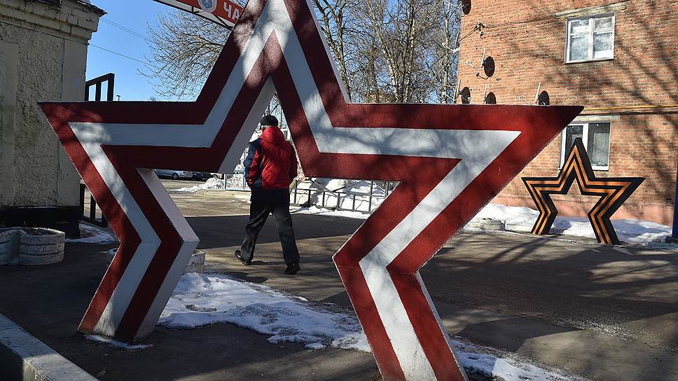 За оборону в городе сегодня отвечает размещенная здесь ракетная дивизия. В окрестных чащах спрятаны пусковые шахты, в самом Козельске — штаб, плац, армейский дом культуры, хозслужбы и огромный военный городок