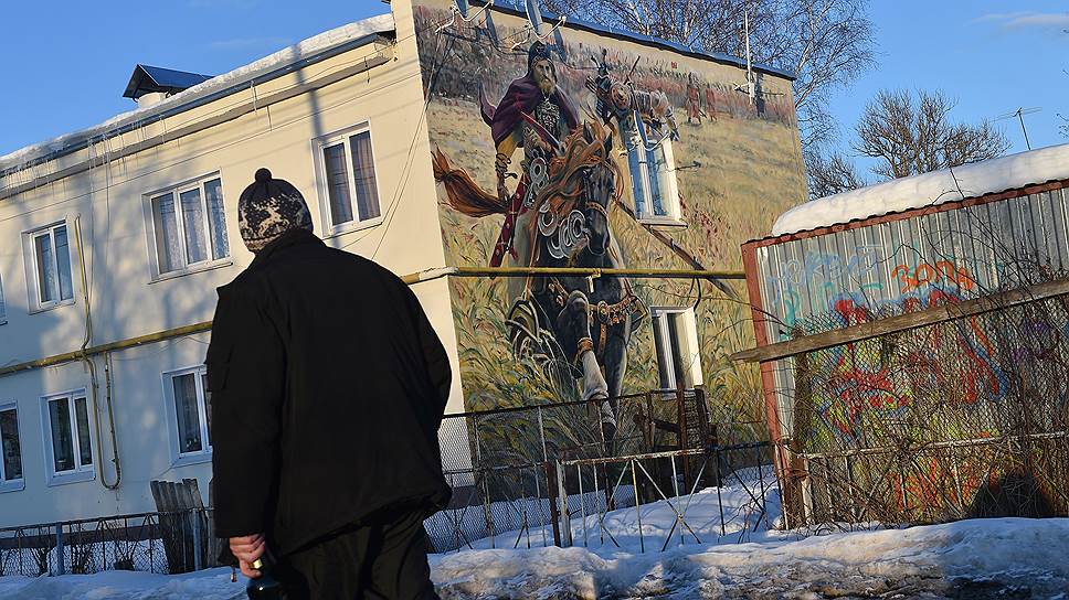 Случаются, впрочем, оплошности. Так, на улице Трубина (героя Великой Отечественной) увековечили почему-то Куликовскую битву