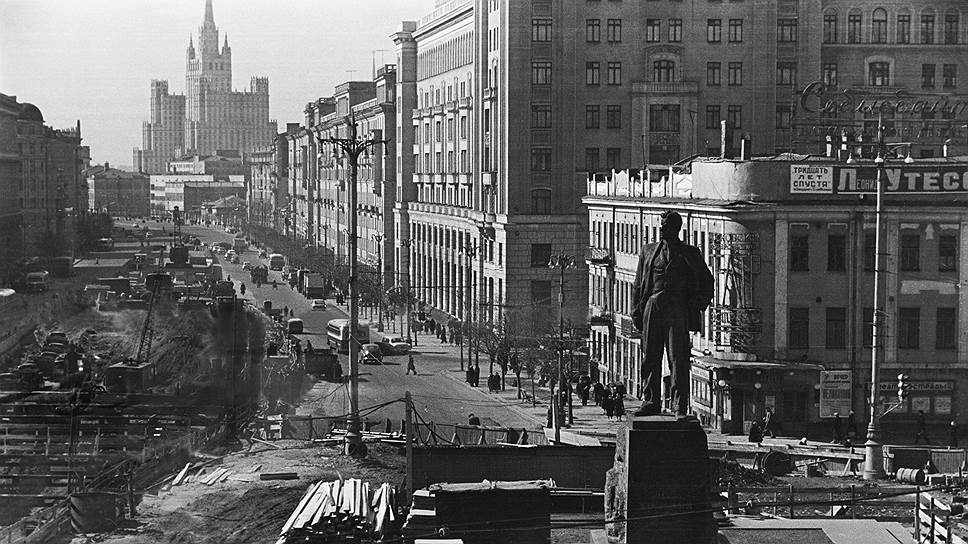 Строительство площади и памятника Маяковского. «Огонек», 1960 год