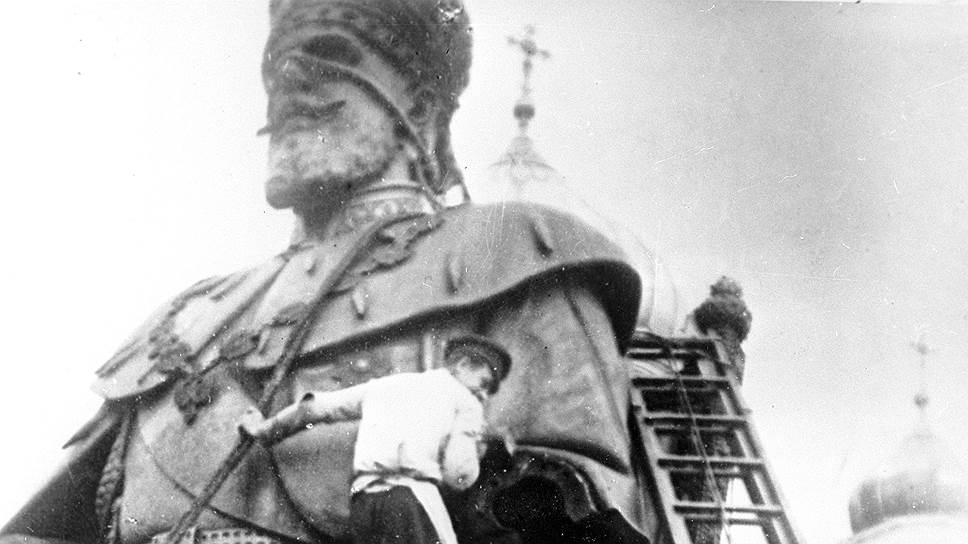 Спустя год после декрета «О памятниках» новая власть нашла деньги на демонтаж памятника Александру III в Москве