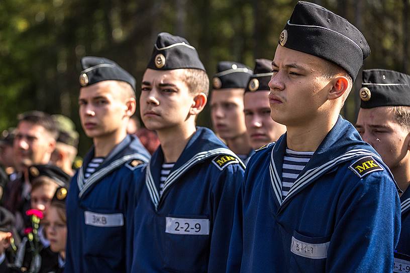 На церемонии захоронения останков красноармейцев, павших при обороне Петрозаводска осенью 1941 года
