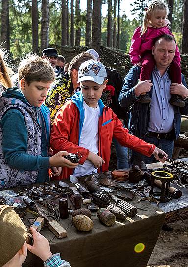 Предметы военных лет, которые нашли поисковики, стали первыми экспонатами передвижного музея