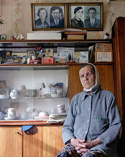 Александра, мама ушедшего в 2017-м, карельского барда Саши Седова. Он пытался жить в Петербурге, но не сумел, вернулся к матери в Ключевую  