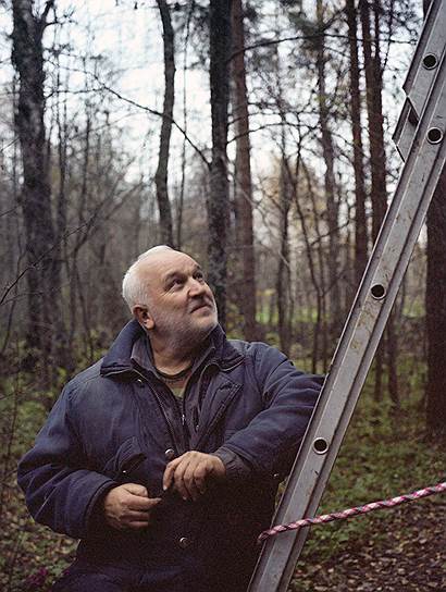 Сергей Федорович, полковник милиции в отставке. Карел по деду, увлекается историей. Зимой живет в Твери, остальное время - в родной деревне Быковка  