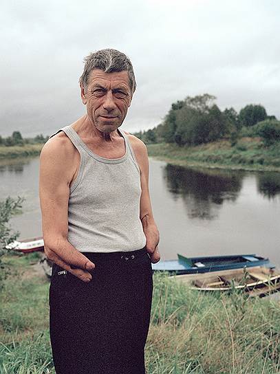 Сергей Гасов по отцу русский, по матери карел. Работал электриком, разрядом ему «сожгло» руки. Сегодня его основное занятие - охота 