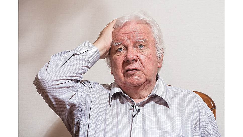 Владимир Захаров родился в 1939 году в Казани