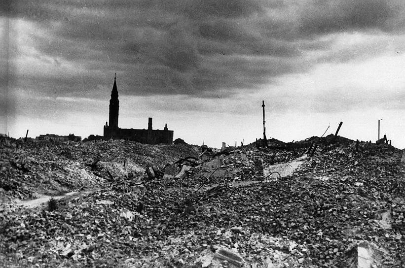 После восстания в Варшавском гетто, 1943 год. Один из кадров, которые предъявлялись обвинением на Нюрнбергском процессе