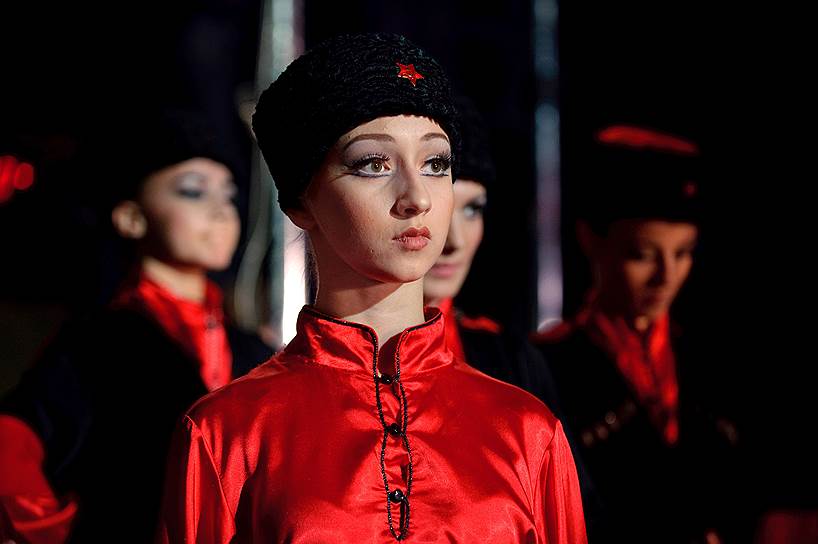 В репертуаре балетной труппы много номеров военной тематики — «Казачья кавалерийская», «Праздничный марш», «Матросская барыня»