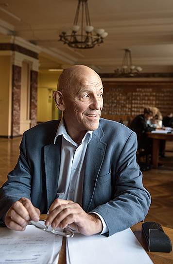 Академик Рубаков — один из организаторов регулярных международных конференций «Кварки» и международных школ «Частицы и космология»