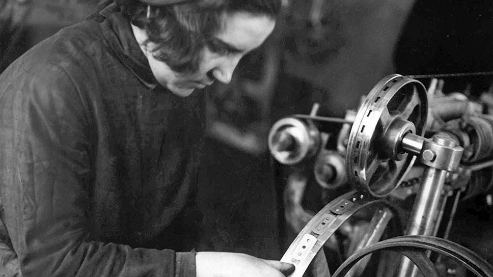 Производство лезвий для бритья компании «Жиллетт» (Gillette). 1929 год