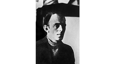 Этот портрет, снятый специально для огоньковской публикации «Армия поэтов», очень нравился жене писателя