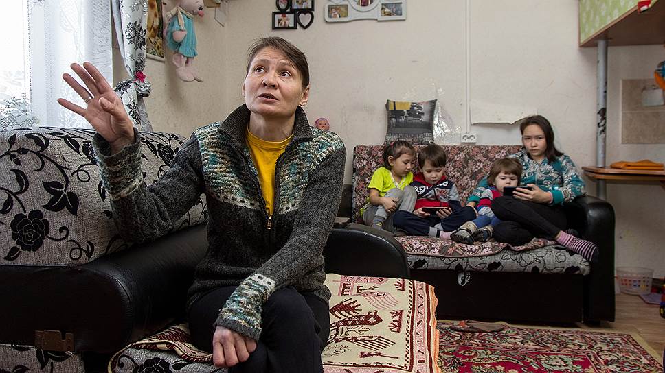 Мама троих детей Татьяна Анохина в своем доме в селе Сотниково