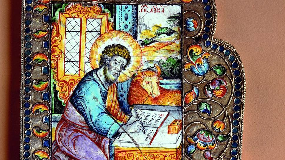 Наугольник Евангелия с изображением евангелиста Луки (вторая половина XVII века, Сольвычегодск) и другие предметы ювелирного искусства, иконописи, книги и живопись XVII века представлены в Русском музее на выставке «Осень русского Средневековья», которая откроется на этой неделе. 