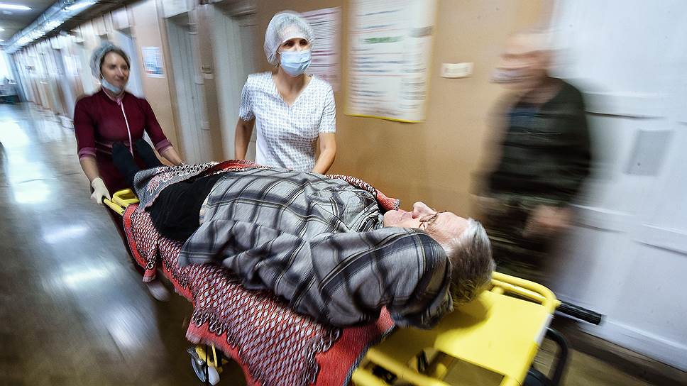 После субботника двери в хирургическом отделении наконец-то снова стали белыми 