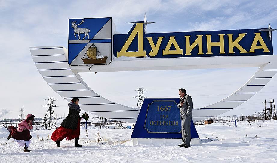 На въезде в город 
