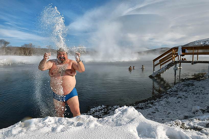 Температура воды в реке Горячей у подножия вулкана Ходутка не опускается ниже 44 градусов