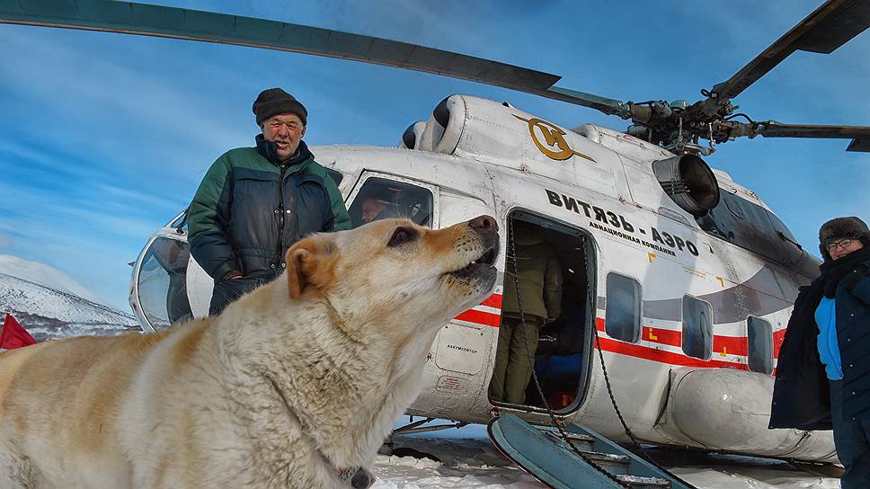 Экипаж вертолета у вулкана Ходутка. К вылету готовы!