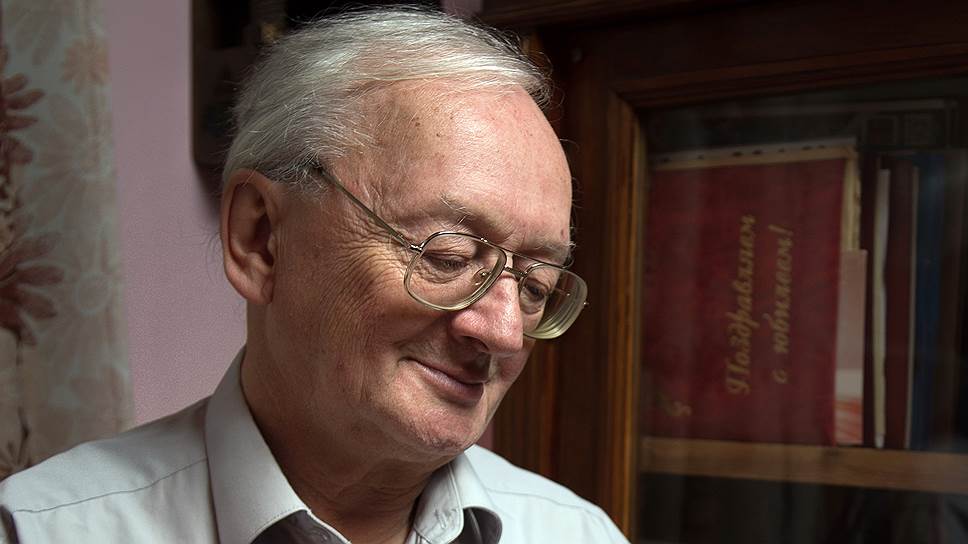 Алексей Старобинский в своей квартире в Доме на набережной