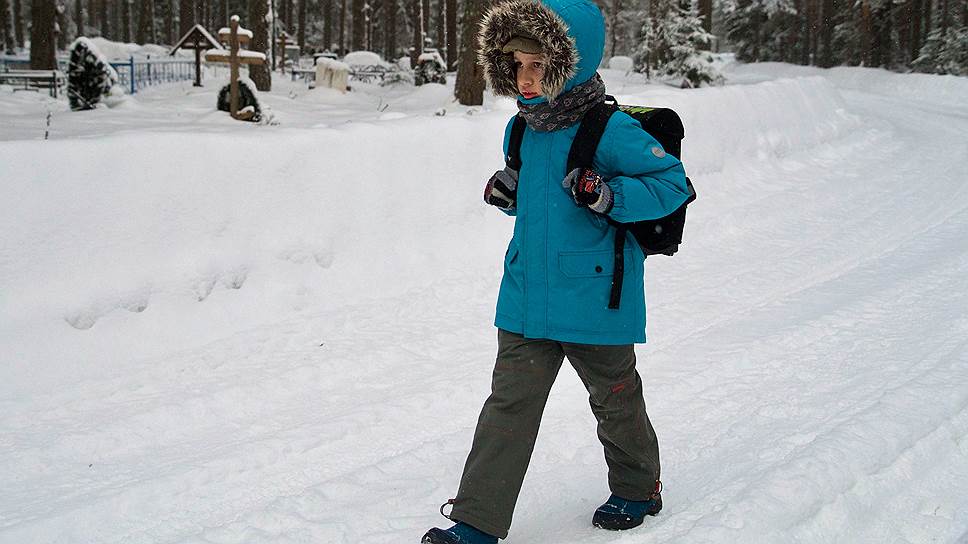 Каждый день по дороге в школу первоклассник Богдан идет через сосновый бор, который и дал название селу. Большую часть бора занимает кладбище