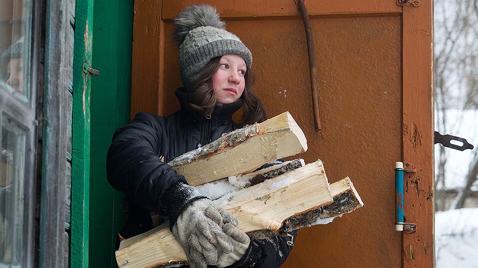 Дровяное отопление здесь не только в школе, но и в фельдшерском пункте