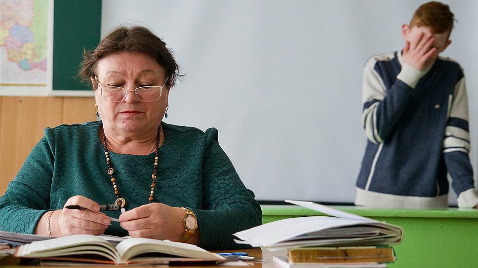 Директор Надежда Александровна преподает биологию. Похоже, 8-классник Родион подготовился не очень хорошо