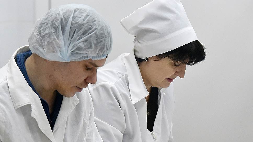 При отправке продуктов на орбиту учитываются вкусы каждого космонавта. Последние новинки космического питания: сублимированные омлеты — классический, с грибами и с перцем, а также два новых супа — борщ с копченостями и тыквенно-сырный 