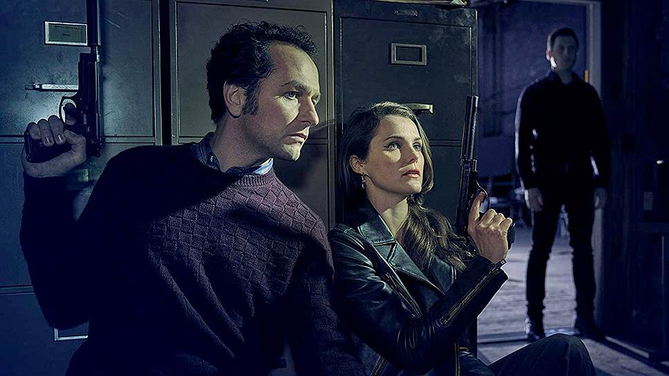 Все тот же сериал «Американцы» (США). Наши профессионалы признают достоверность бытового контекста 1980-х в фильме. Но отмечают, что с элементами боевика авторы сильно перестарались