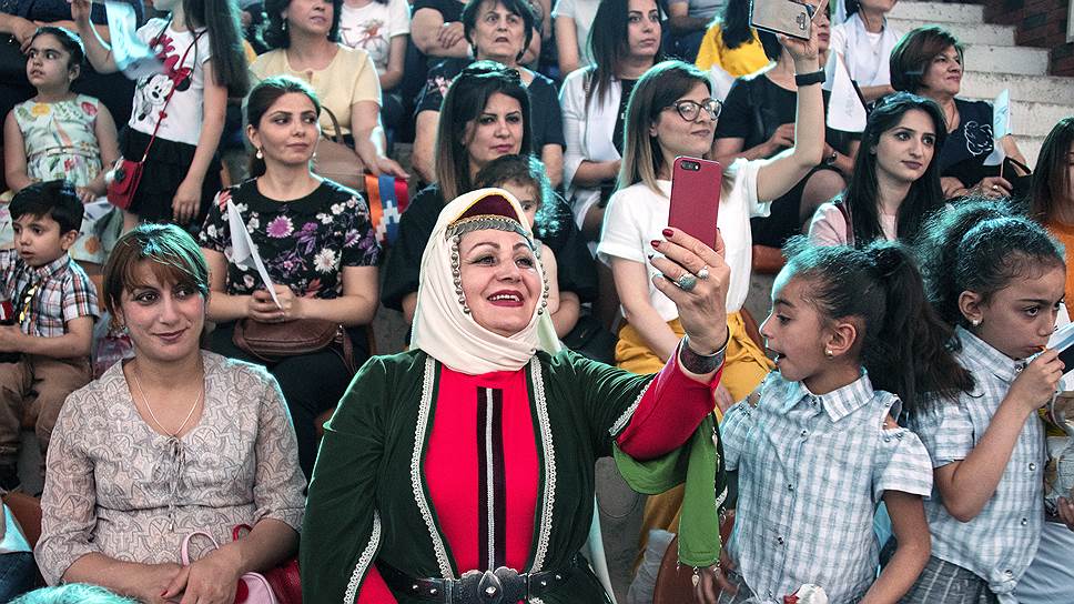 Дамская трибуна на стадионе в Степанакерте