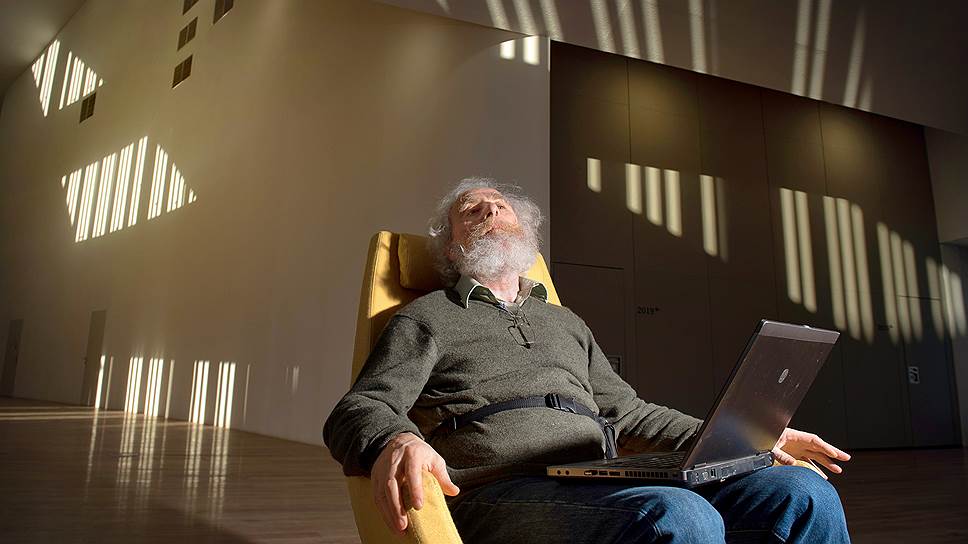 «По большому счету, все, что сегодня делают физики, они делают по своему усмотрению и исходя из собственных соображений о том, что правильно»