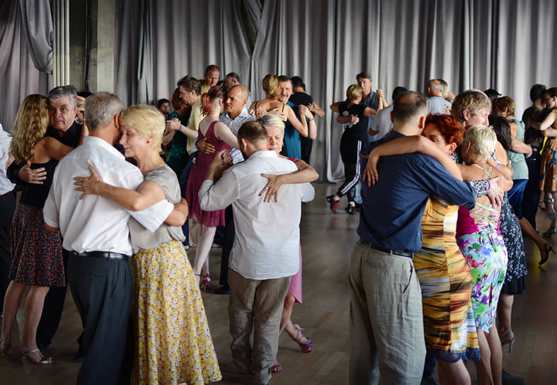 Encuentro Milonguero Moscow собрал танцующих со всего света. Приверженцами танго «в близком объятии» в основном оказались люди постарше 