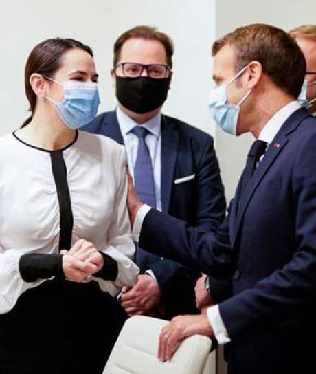 Помогут ли санкции оппозиции, большой вопрос. Но на встречах с лидерами ЕС (на фото — Светлана Тихановская с Эмманюэлем Макроном) думать об этом некогда: важно конвертировать символическую поддержку в конкретику