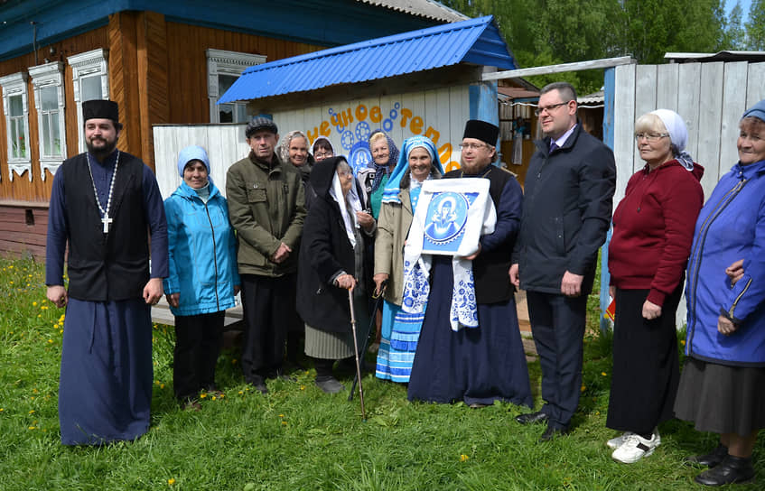 Иконы Нина Колчина тоже пишет — в дворянском стиле, конечно же