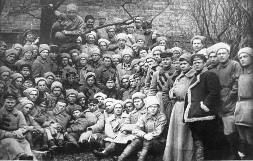 Осень 1920 года. Группа червонных казаков перед штурмом Перекопа 