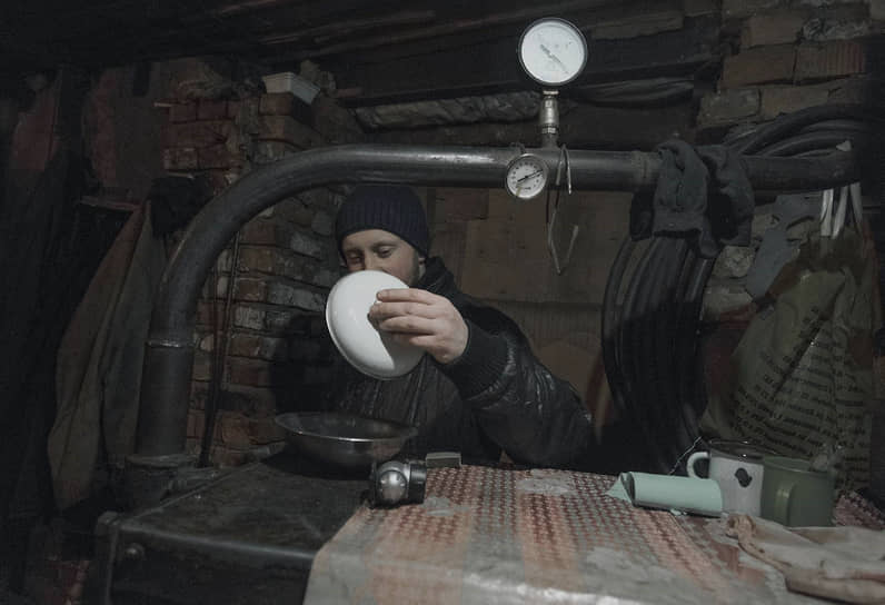 Андрей в монастыре восьмой месяц. С перерывами. «Пока ничего не планирую,— говорит он,— хочется разобраться в самом себе» 