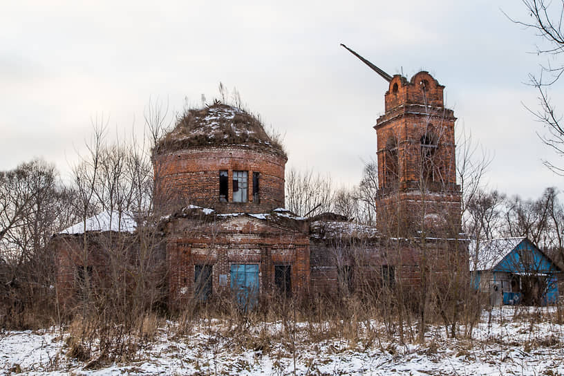 Храм Димитрия Солунского в селе Завалово Тульской области. В предпродажных документах фигурирует как «склад-церковь»