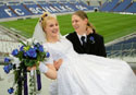 Некоторые даже женятся на стадионе