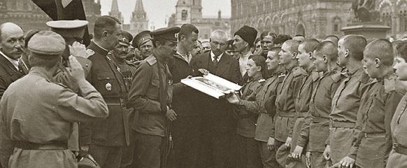 Женский батальон смерти готовится защищать Временное правительство. Из архива Новицкого