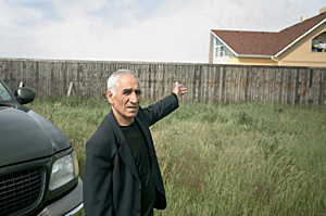 На земле фермера теперь растут коттеджи. Поговаривают, скоро будет поселок 