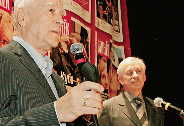 Вечер открыли главные редакторы Виталий Коротич и Виктор Лошак