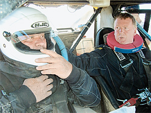 «Пенсию» Анатолий Чубайс (на фото справа) встречает на бездорожье