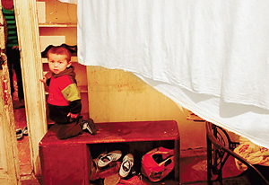 Ему проще: еще не понимает, что так жить нельзя